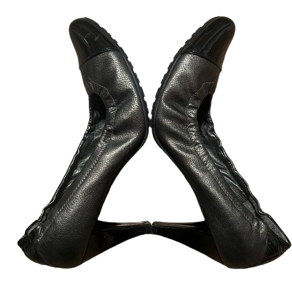 Stuart Weitzman gray and black leather cap toe pumps - Picture 5 of 11